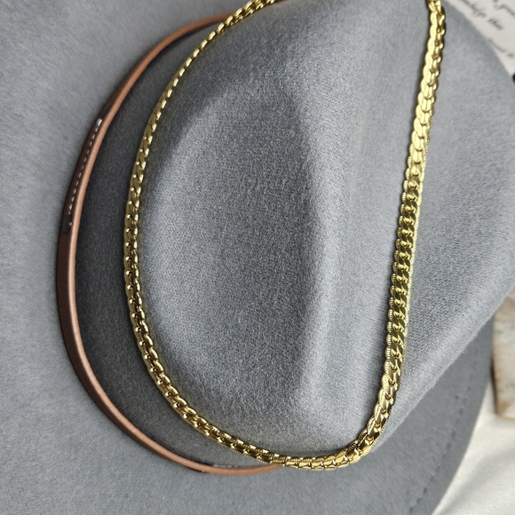 Large Gold Scalloped Herringbone Chain - Picture 11 of 15